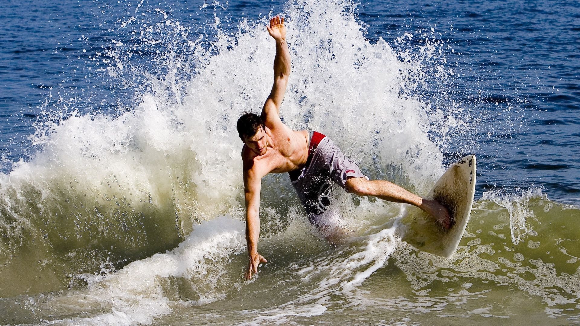 世界橄榄球日益全球化，哪些队伍将在全球赛场上崭露头角？，橄榄球世界排名第几