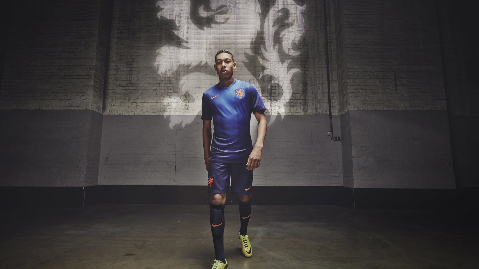 AIYOUXI.COM-曼联在激烈争夺中取胜，积分追赶榜首队伍